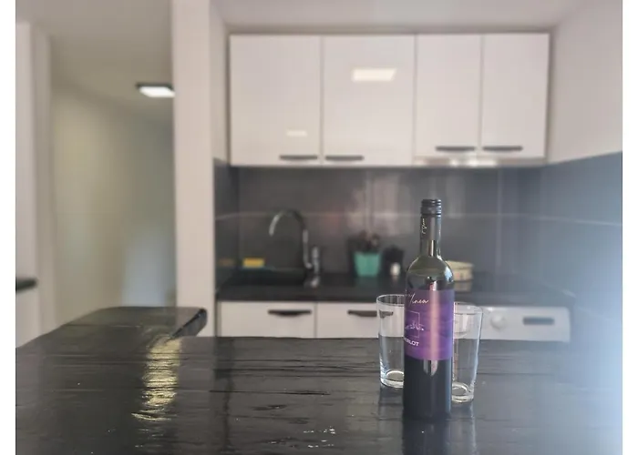 Luna - 50 M Od Mora Apartman Njivice