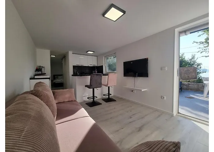 Apartman Luna - 50 M Od Mora Njivice